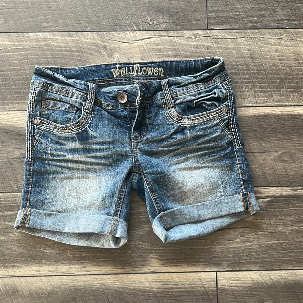 Cuffed denim jeans shorts